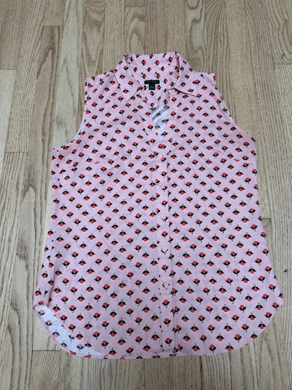 Ann Taylor Sleeveless Peach Patterned Button-Up Blouse